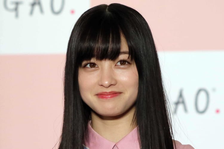 橋本環奈 透ける衣装で背中を大胆露出 艷やかな白肌が えぐかわいい モデルプレス