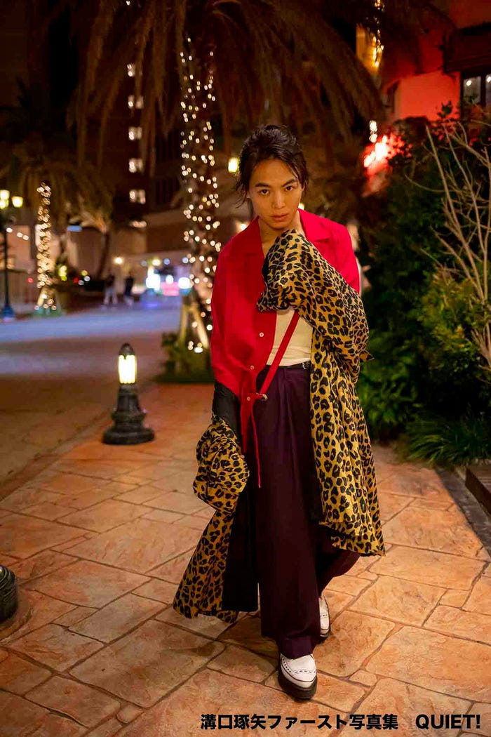 『溝口琢矢 ファースト写真集 「QUIET!」』(撮影:近藤宏一/主婦と生活社刊)