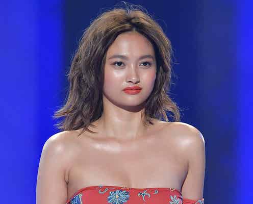 “驚異の10頭身”香川沙耶、ビキニで圧巻ヘルシーボディ披露<神コレ2018S/S>