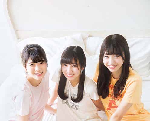 けやき坂46河田陽菜&富田鈴花&丹生明里、美脚全開ベッドに集合 “バラバラ”制服姿も