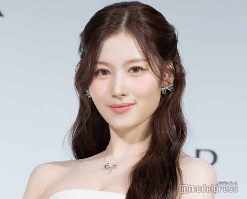 TWICEサナ、美デコルテ&美脚輝くミニ丈ドレスで登場 ハマっている“食べ物”も告白