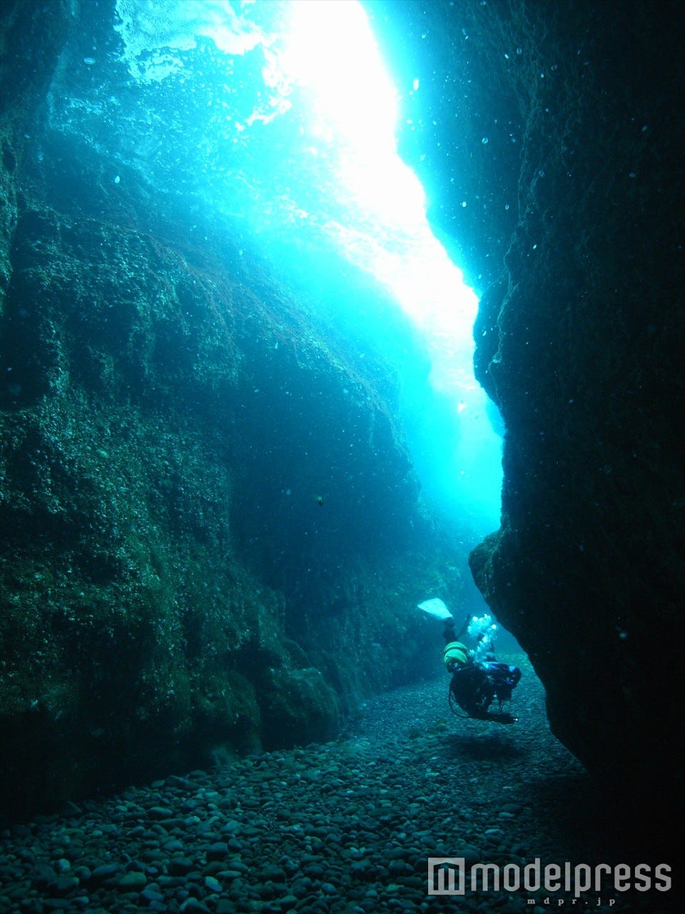 神秘的な青の世界に感動!国内のダイビング人気スポット4選