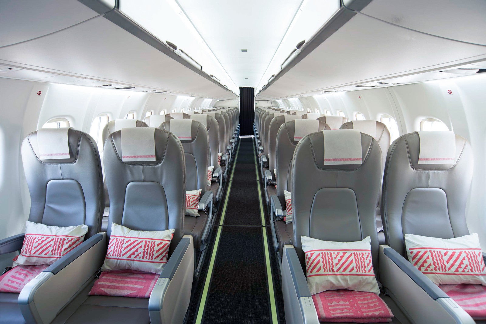 エコノミークラス／フィジーエアウェイズ／提供画像