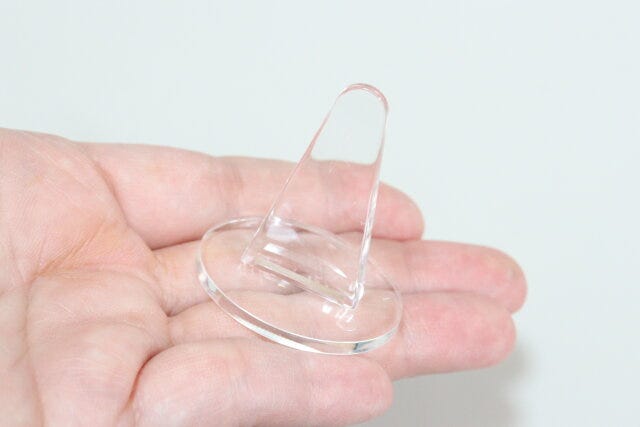 ダイソーの推し活にも使えるフードピック（アクリルスタンド用台座付）