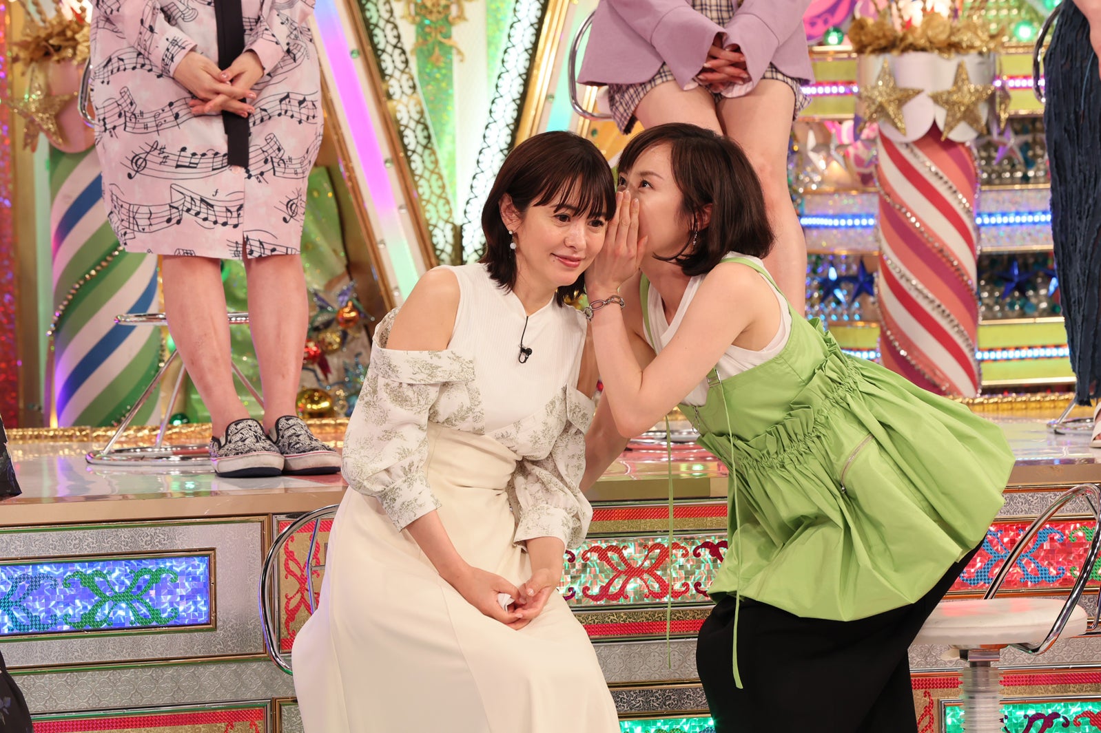 （左から）さとう珠緒、山口もえ（C）テレビ朝日