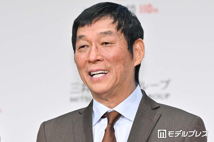 明石家さんま、直筆メッセージ付き出産祝いが話題「初めて見た」「字可愛い」スピードワゴン井戸田潤が公開