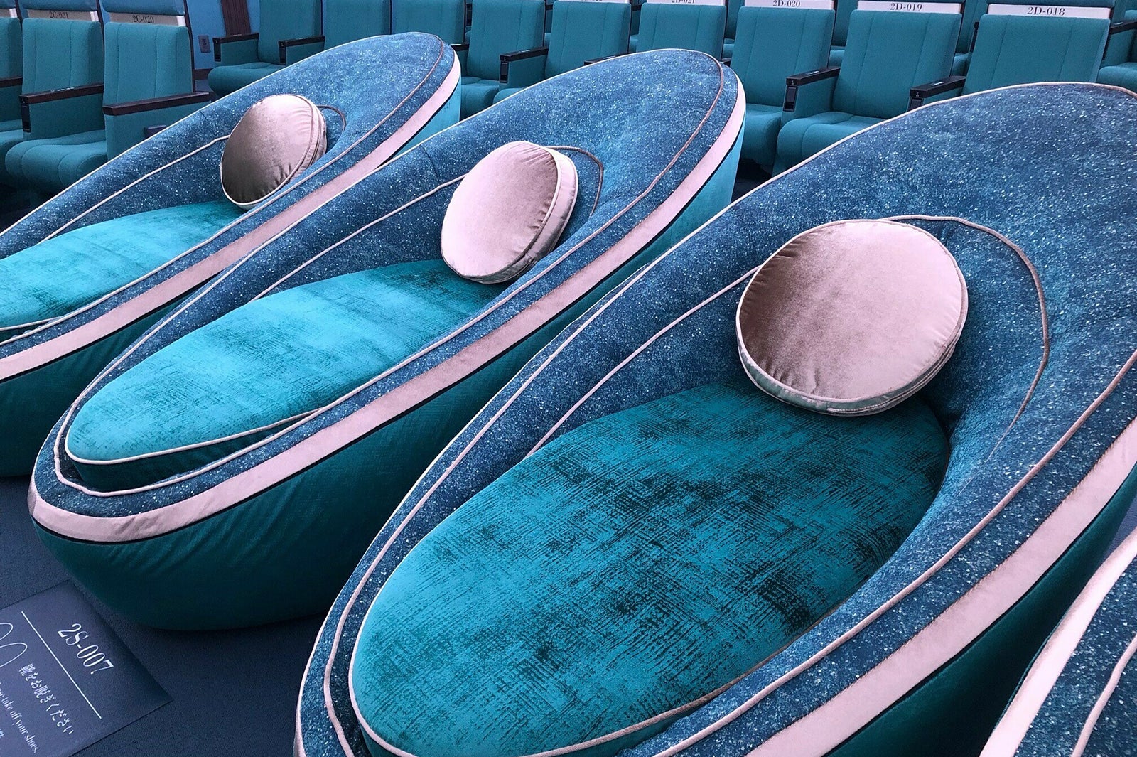 「銀河シート」シングル／画像提供：コニカミノルタプラネタリウム