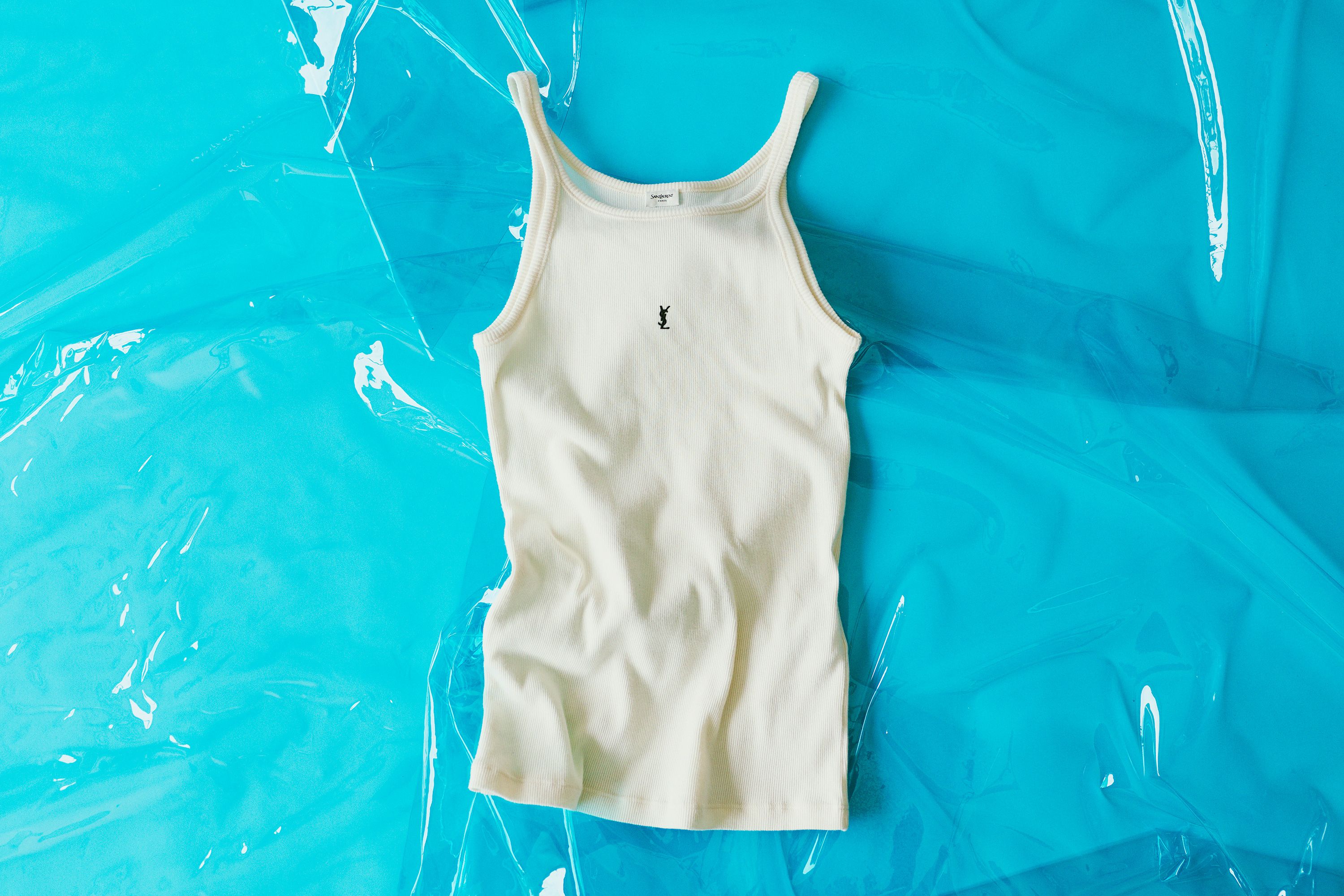 軽やかな官能性を纏うサンローラン──5万円以上で選ぶ、2026年夏のベストTシャツ