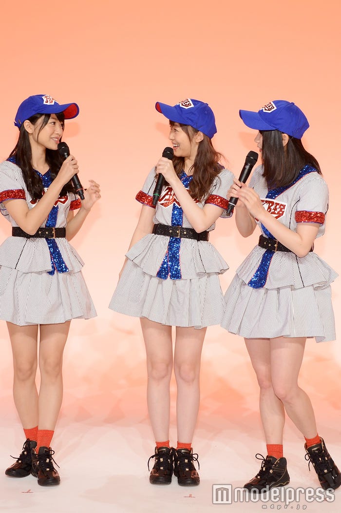 (左から)北原里英、指原莉乃、横山由依(C)モデルプレス