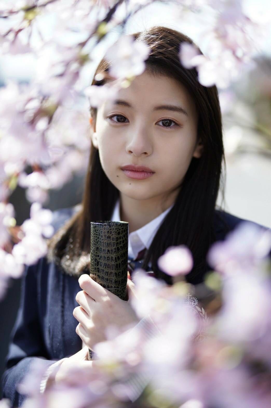 出口夏希／アザーカット（C）鈴木ゴータ ／ヤングマガジン