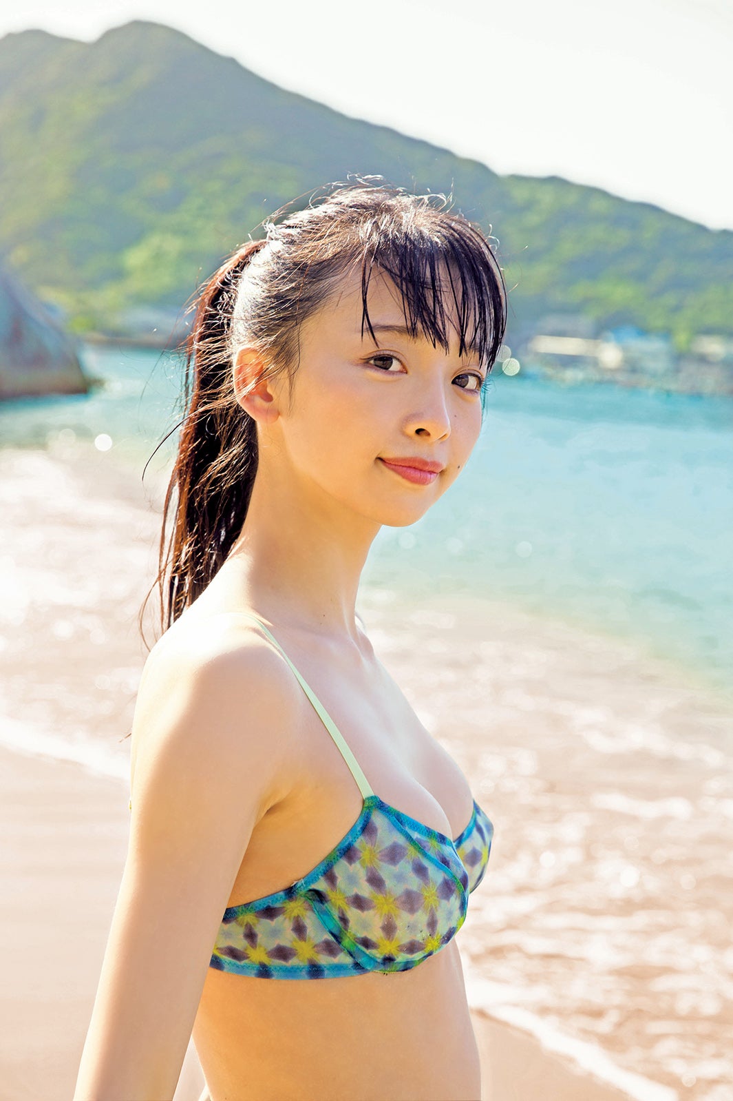 華村あすか、ヘルシー美ボディが眩しい　ビキニ姿の厳選カット公開