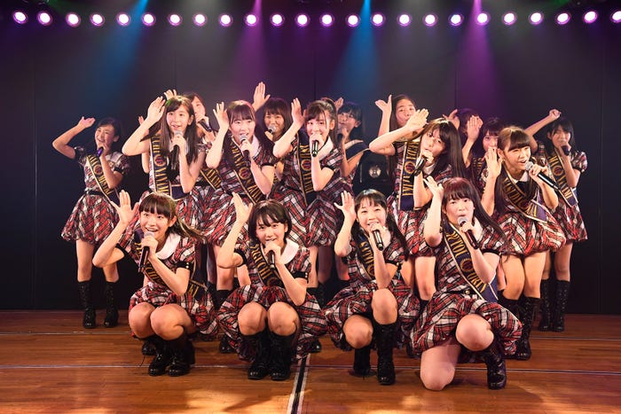 (前列)山内瑞葵、田口愛佳、佐藤美波、武藤小麟/16期研究生初日公演(C)AKS