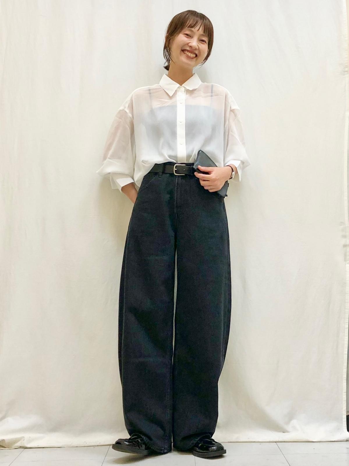 透け感のある素材なので長袖でも涼しげ 出典:StyleHint
