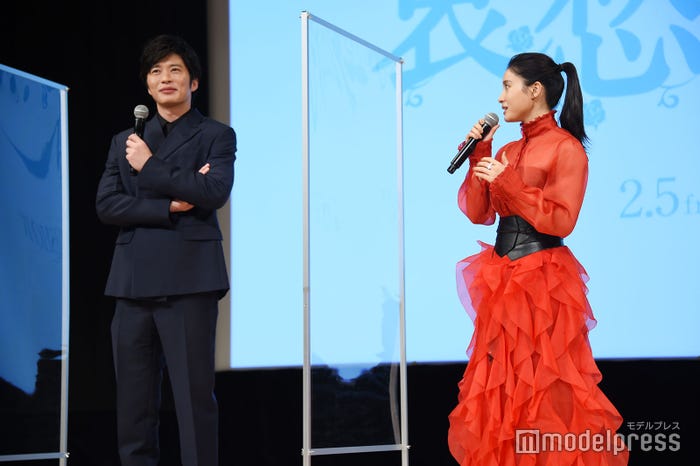 土屋太鳳からの絶大な信頼に満更でもない様子の田中圭(C)モデルプレス