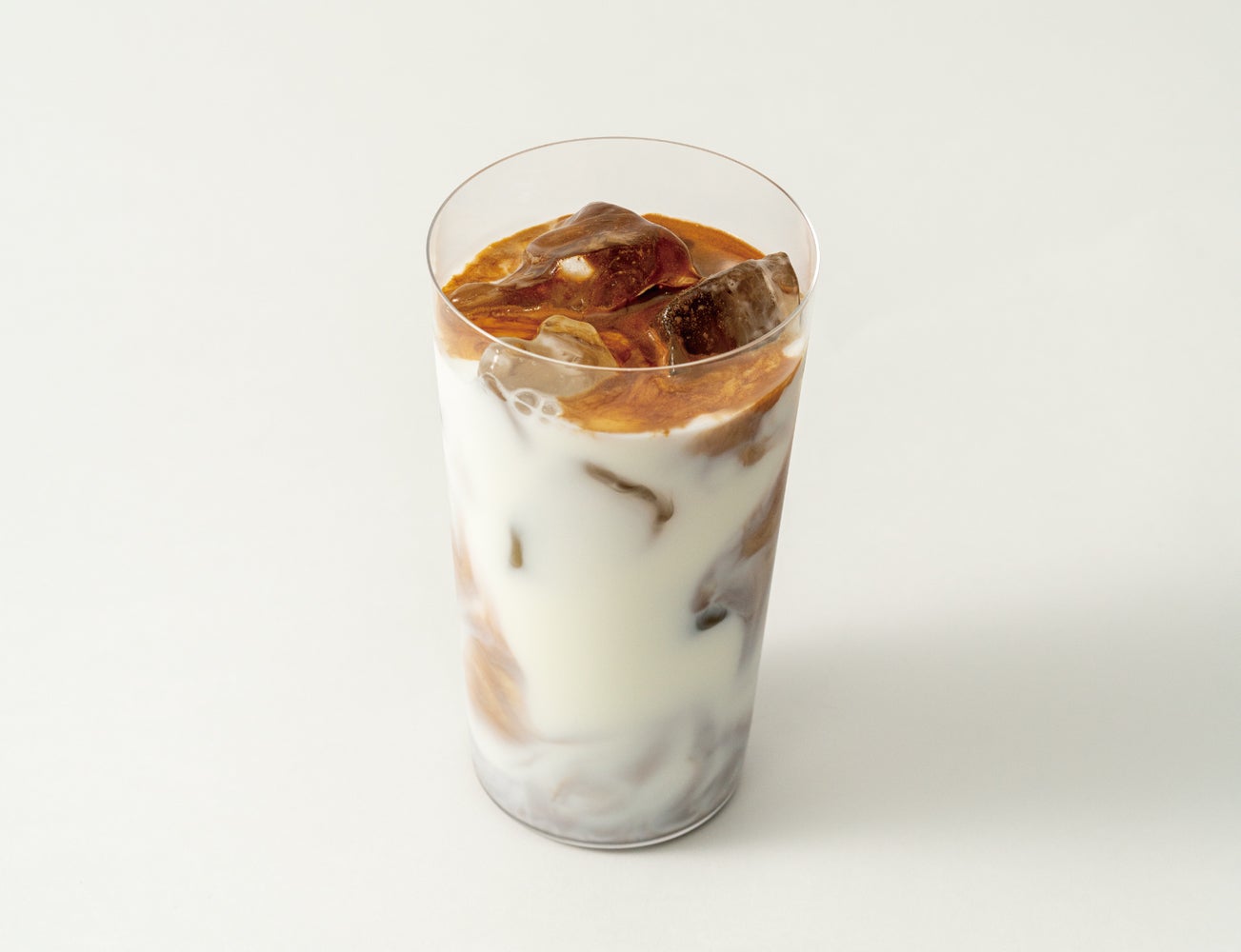 黒糖ラテ（アイス／ホット）680円（税込）／画像提供：パノラマ