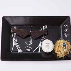 前期限定(10/28-11/30)戸愚呂兄弟の「ふたりでひとつ」デザート(C)冨樫義博 1990-94年