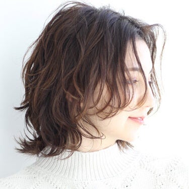 40代の骨格診断ウェーブさんが似合う髪型はこれ 得意なヘアスタイルで垢抜けよう モデルプレス