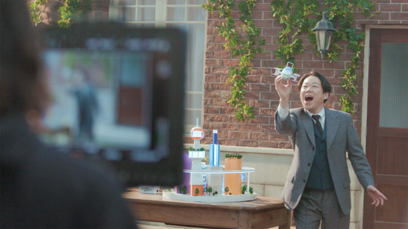 阿部サダヲ／新CM『すすめ、ゼロカーボン！』篇メイキングより （提供写真）