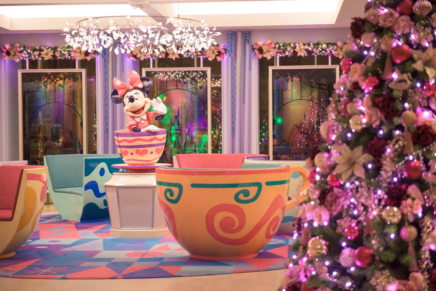 東京ディズニーセレブレーションホテル：ウィッシュ クリスマスデコレーション 装飾イメージ （C）Disney