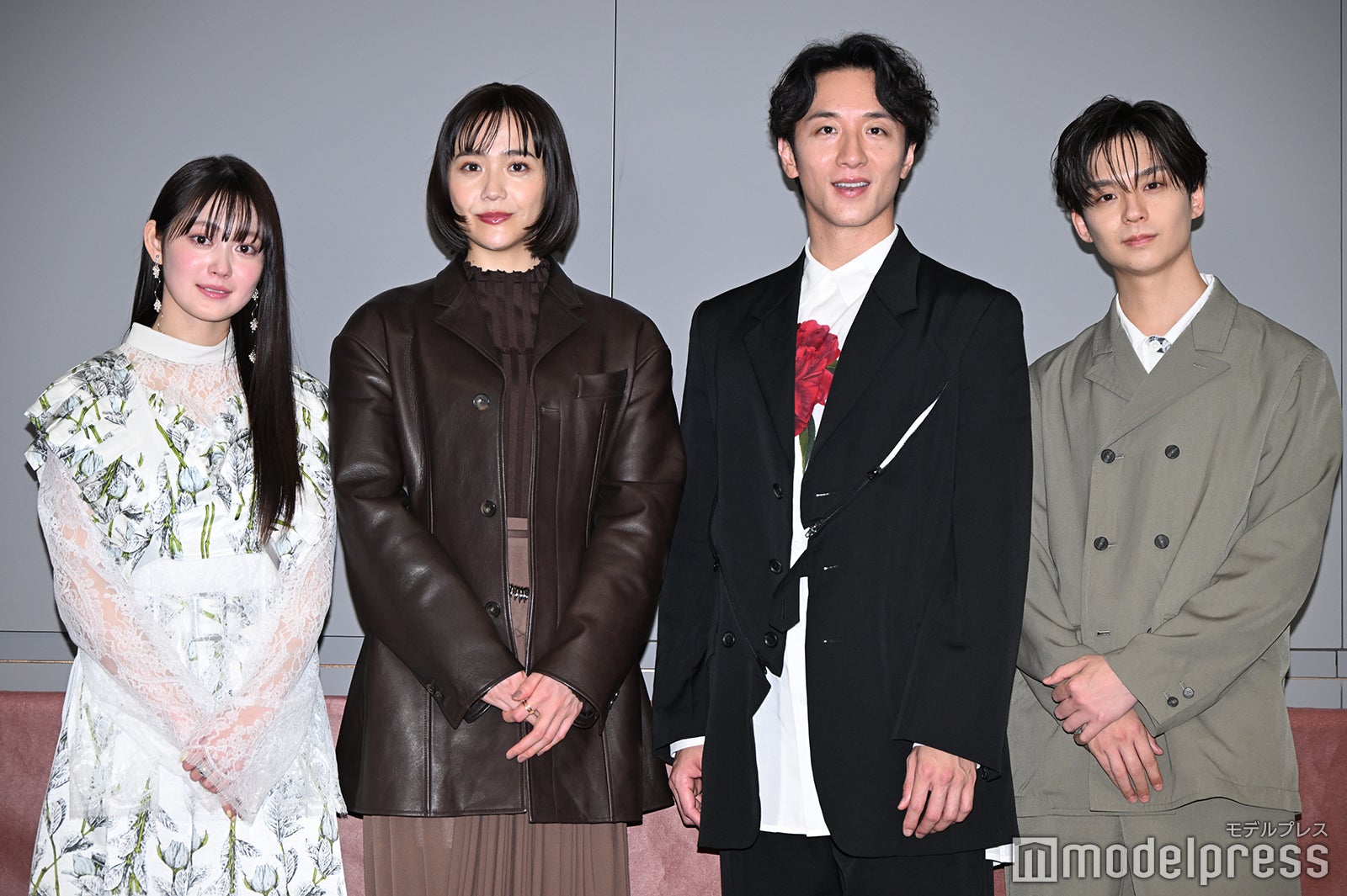 （左から）吉本実憂、松井愛莉、大貫勇輔、沢村玲（C）モデルプレス