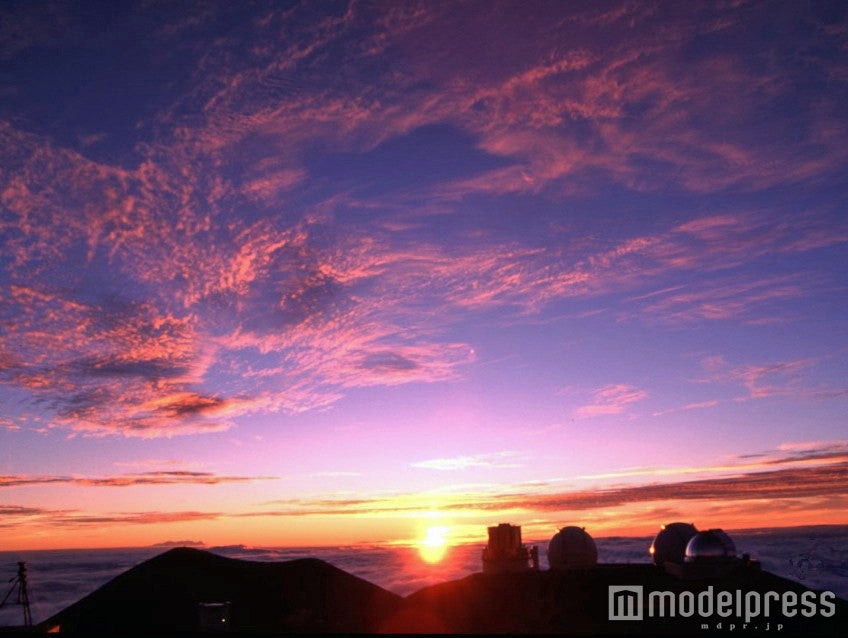 マウナ・ケア山頂から見るサンセットはハワイ島随一の美しさ／画像提供：JTBワールドバケーションズ