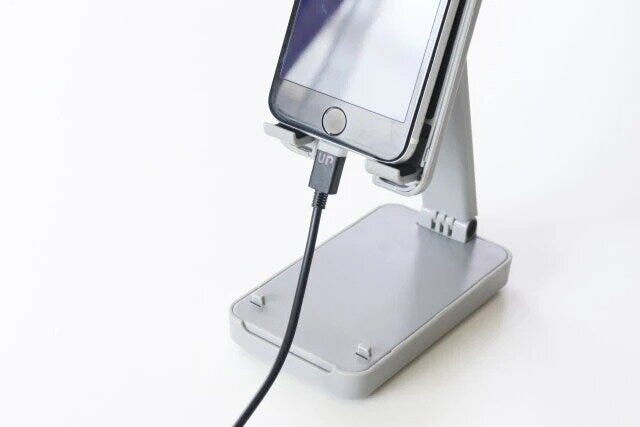 ダイソー　折り畳み式スマホスタンド－伸縮タイプ－　縦置き