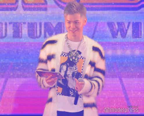 那須川天心「ガルアワ」初出演で“最初で最後”イベントMC「緊張してます」 ギャルピースも披露<GirlsAward 2022 A/W>