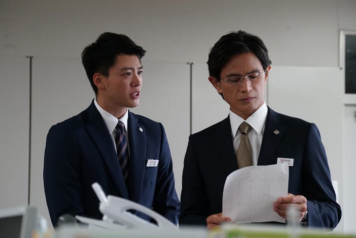 竹内涼真、江口洋介「アキラとあきら」場面写真(C)2022「アキラとあきら」製作委員会