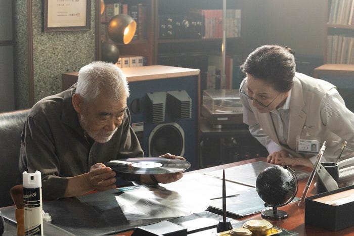 柄本明、高畑淳子「新宿野戦病院」第3話より(C)フジテレビ