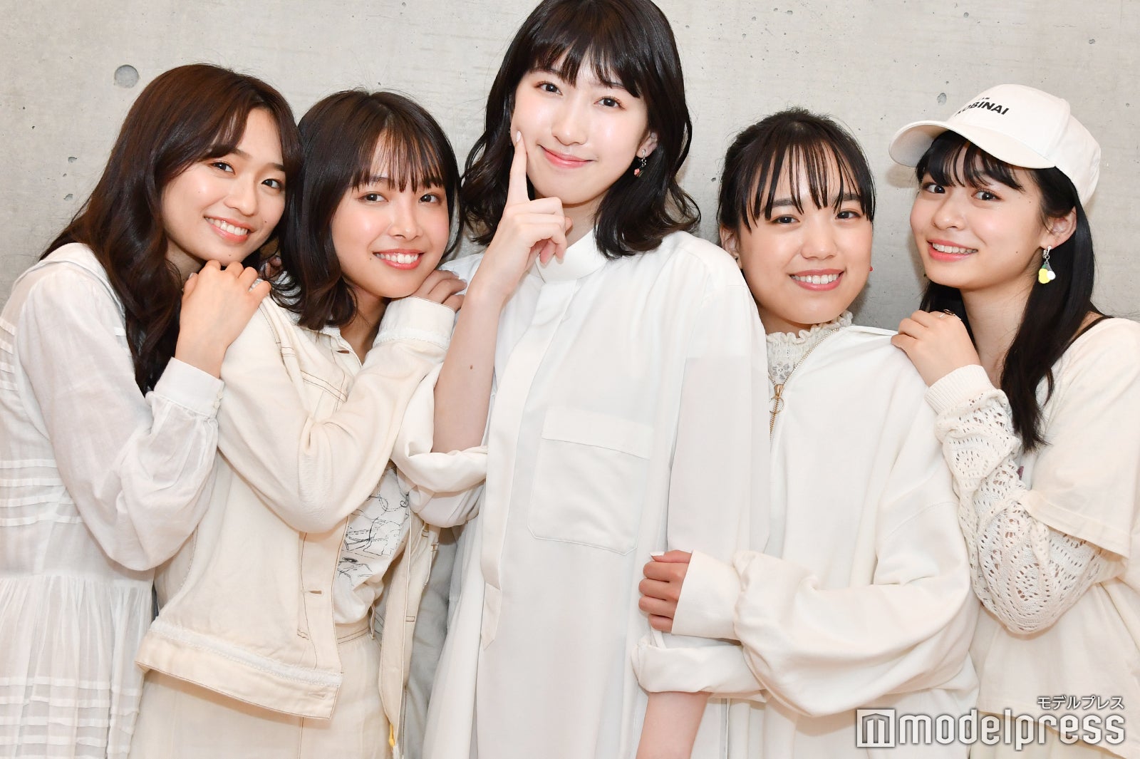 橋本乃依、寺本莉緒、日比美思、伊藤千由李、莉子（C）モデルプレス