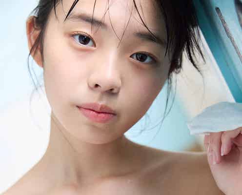 現役JK・菊地姫奈、色白美ボディ開放 大胆セクシーな胸元に釘付け