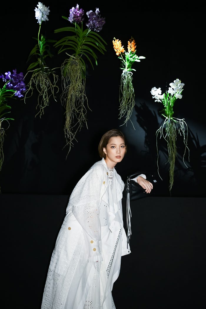 本田翼/画像提供:ロエベ