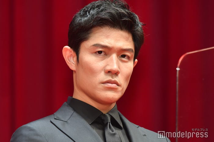 鈴木亮平(C)モデルプレス