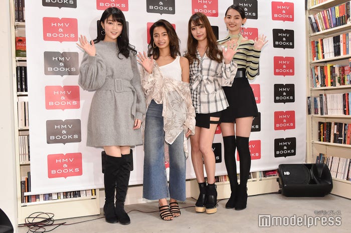 (左から)松川菜々花、遠山茜子、みうらうみ、黒木麗奈(C)モデルプレス