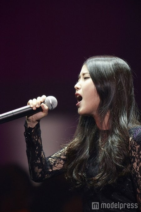 「IU JAPAN PREMIUM “SPECIAL LIVE”」を開催したIU（アイユー）