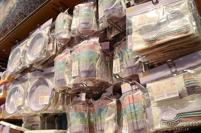 ピクニックグッズ(スプーン&フォークセット、コップセット各¥1700)