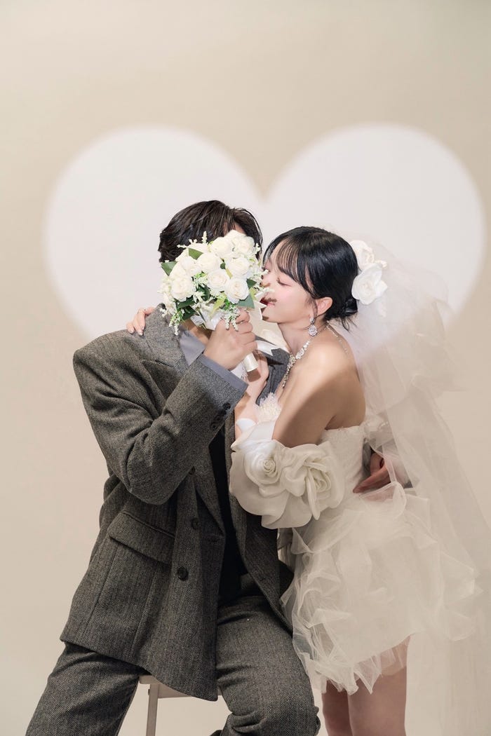 (右)さおりん(提供写真)