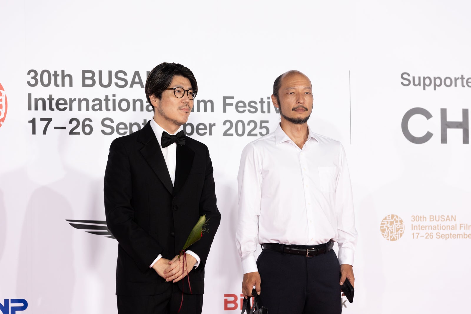 川村元気監督、河内大和（C）2025 映画「8番出口」製作委員会
