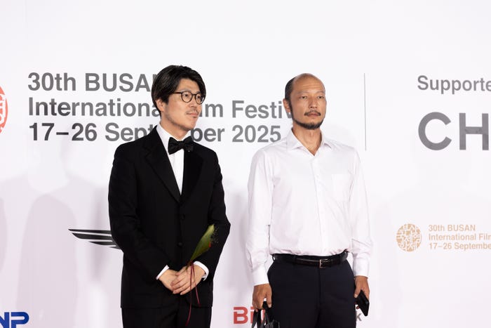 川村元気監督、河内大和(C)2025 映画「8番出口」製作委員会