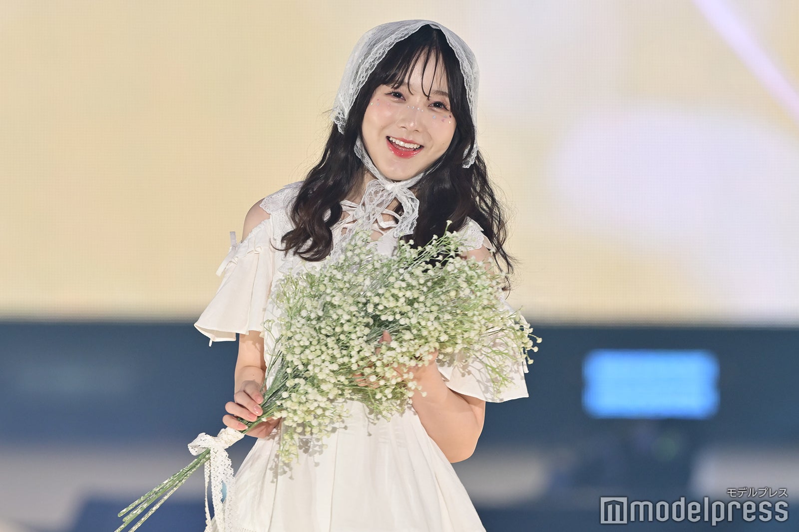 本田紗来、美肩チラリワンピで色白素肌際立つ【GirlsAward 2025SS】