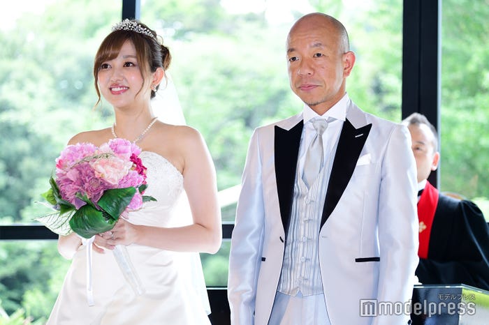 菊地亜美、小峠英二 (C)モデルプレス