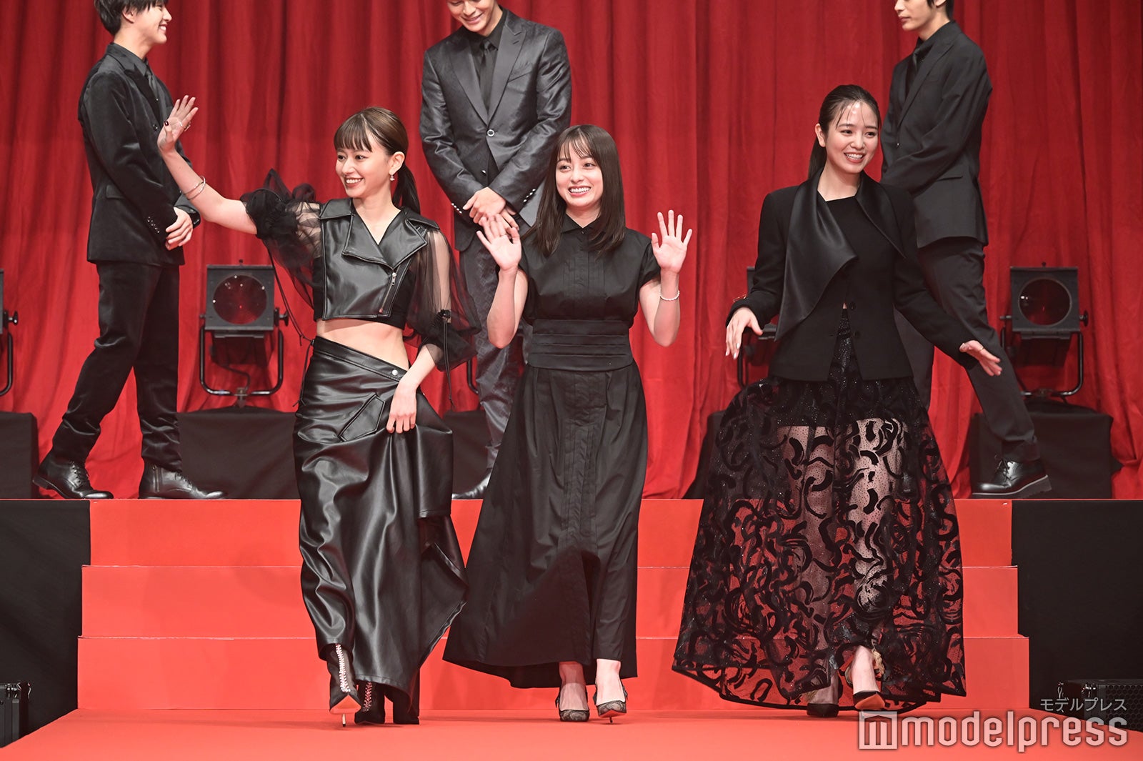 山本舞香、橋本環奈、横田真悠（C）モデルプレス