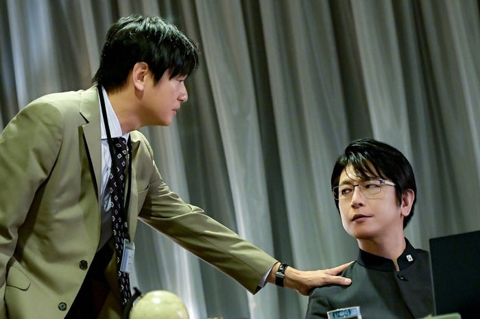 井浦新、及川光博/「最愛」第7話より(C)TBS