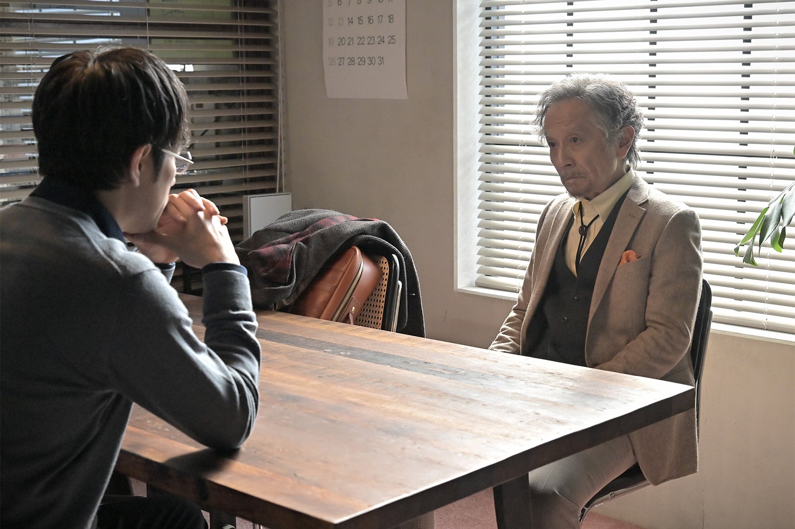 松山ケンイチ、間宮啓行「クジャクのダンス、誰が見た？」第8話（C）TBS