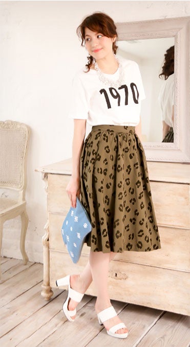 美脚ストーム付ダブルバンドミュールサンダル「salus」2,999円（税込）