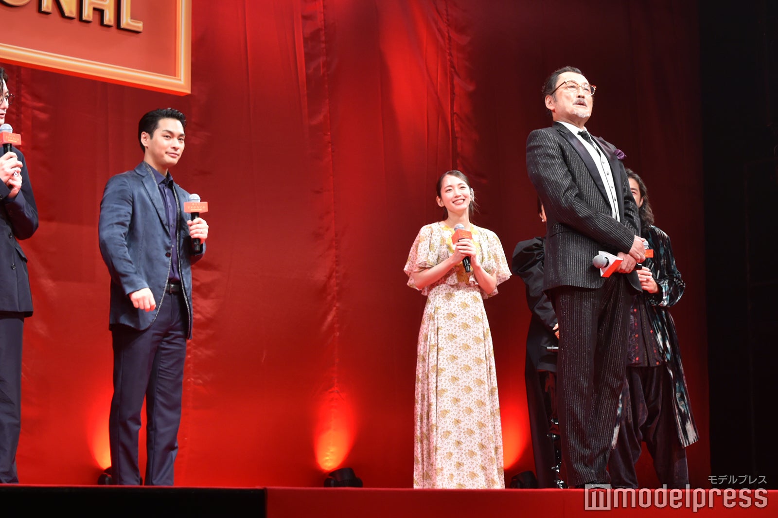 1600人の前で叫ぶ吉田鋼太郎（C）モデルプレス