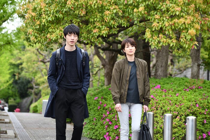 坂口健太郎、吉瀬美智子(写真提供:カンテレ)