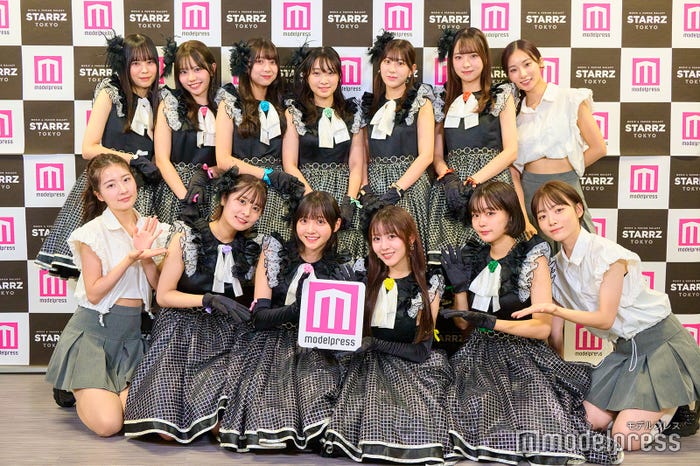 フジコーズ(上段左から)多田七帆、上西萌々、高村栞里、鈴木心緒、久木田帆乃夏、山下未愛、三好菜乃(下段左から)雨宮凜々子、入山七菜、小杉怜子、沖玲萌、上杉真央、藤本理子(C)モデルプレス