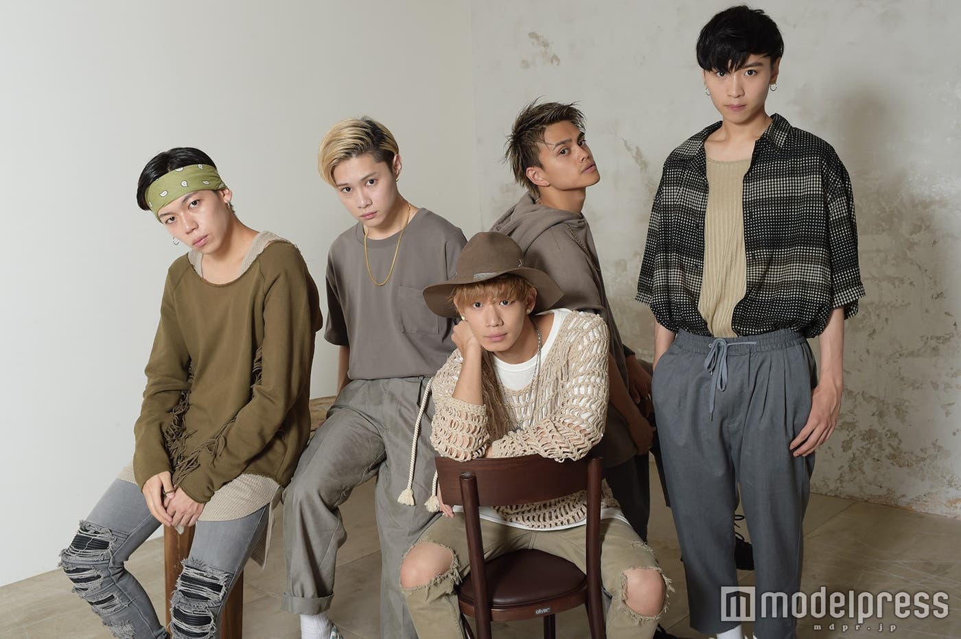 FlowBack(左から)JUDAI、MARK、TATSUKI、REIJI、MASAHARU(C)モデルプレス