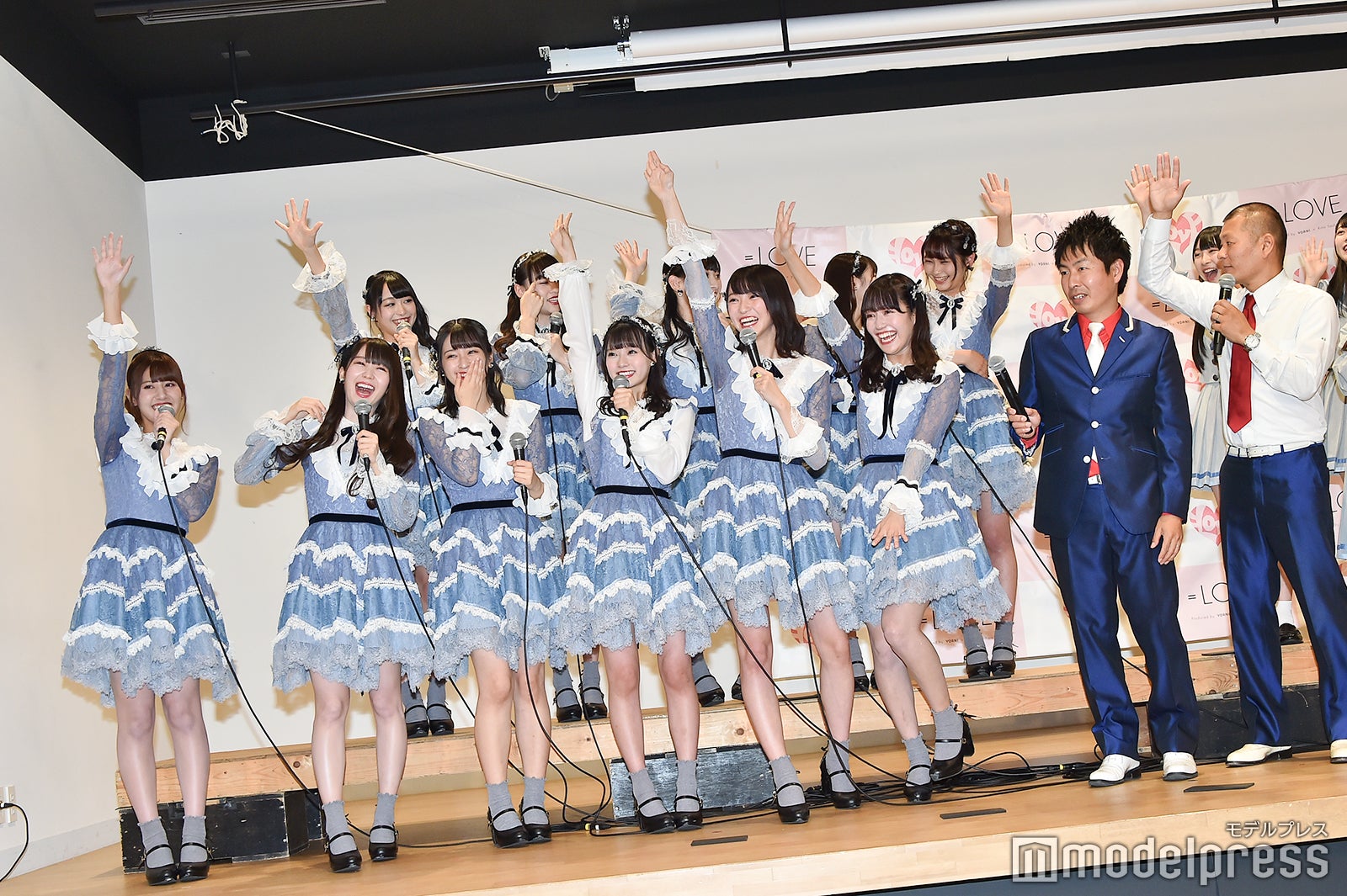 超ヒントに一斉に手を挙げる＝LOVE （C）モデルプレス